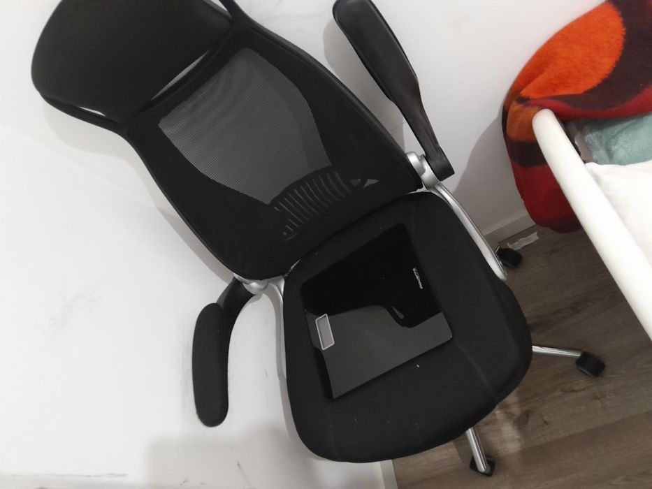 Cadeira de Escritório Confortável – Pronta a Usar!