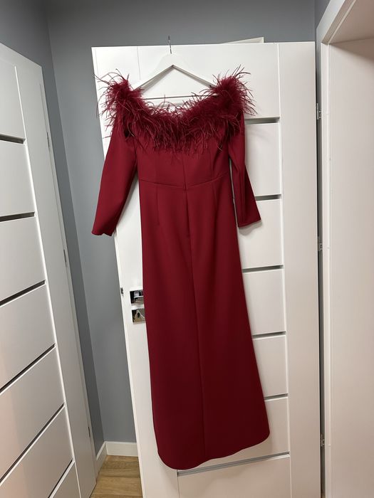 Sukienka Meryl, bordowa z piórami, Lou