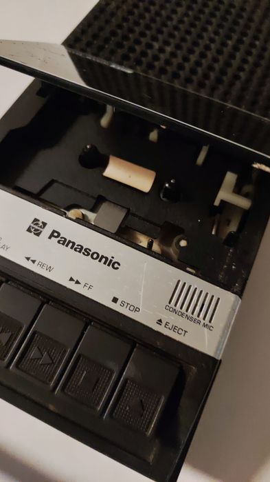 Gravador e leitor de cassetes portátil Panasonic, modelo RQ-2107