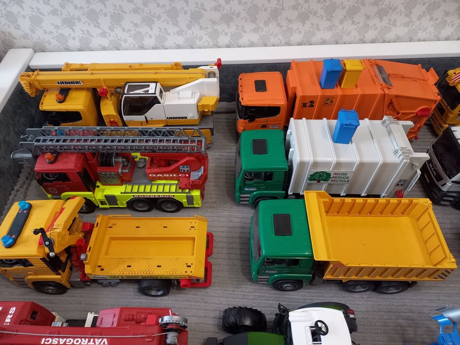 Великі машинки Bruder