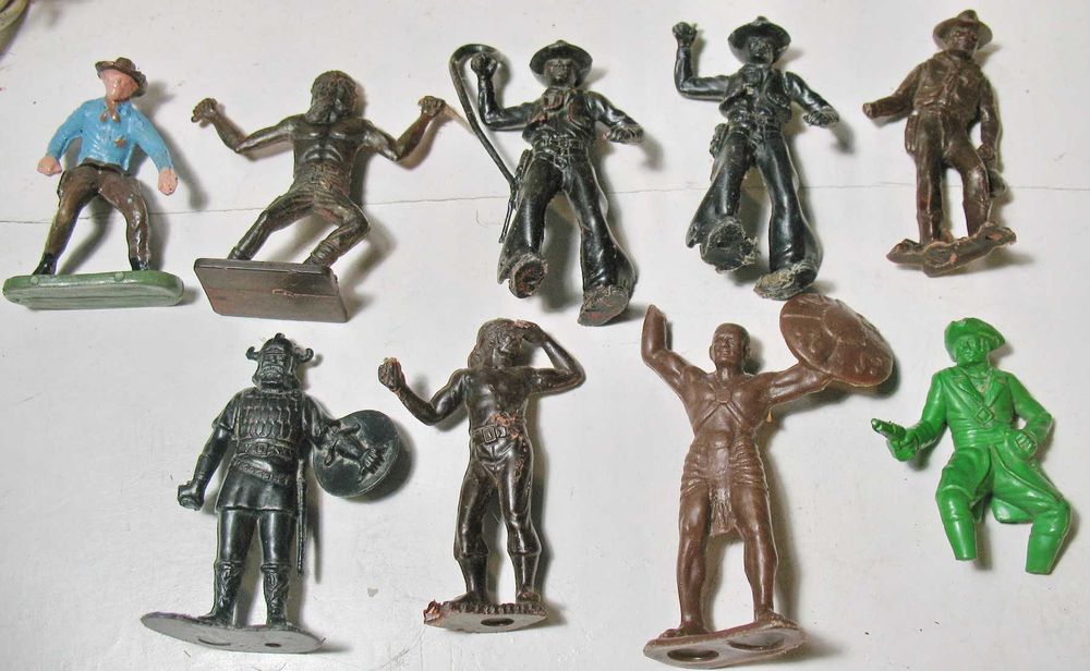 Продам остатки конструкторов, игрушки, модели кораблей, самолетов