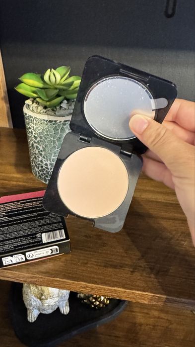 Puder Huda Beauty