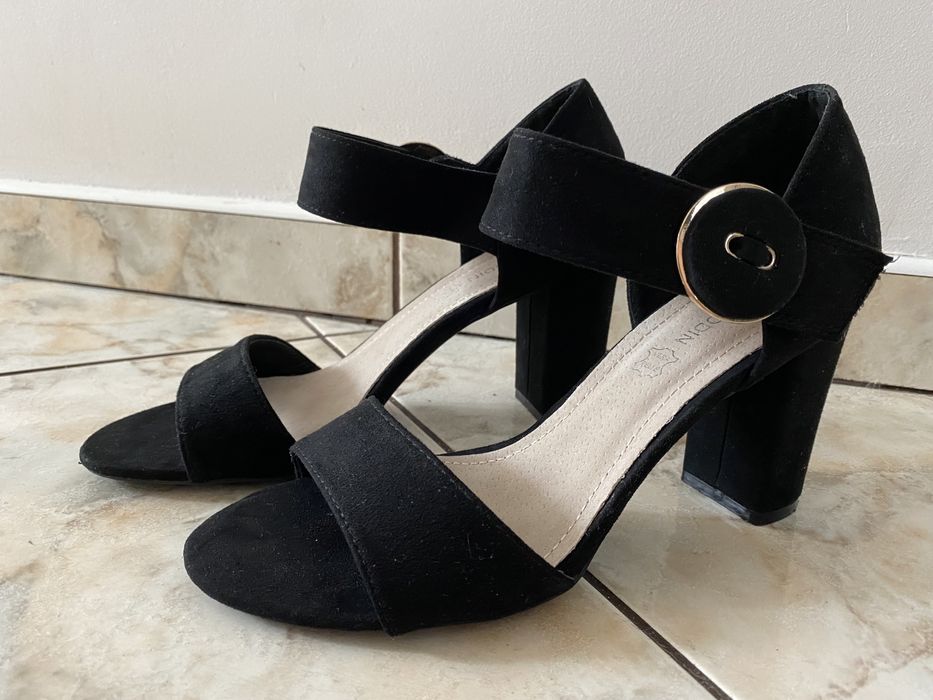 Buty na wysokim grubym obcasie