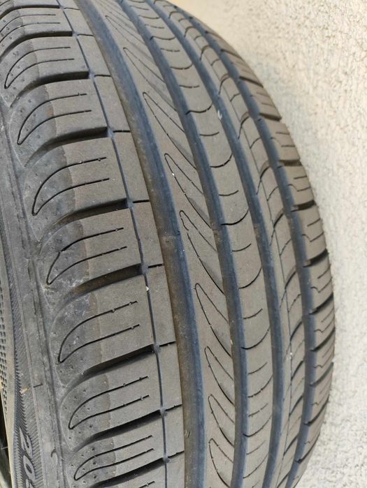 Pneu Roadstone usado 205/55/R15
