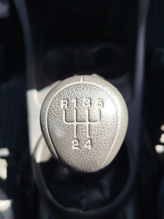 Шкода фабія офіційний автомобіль.
