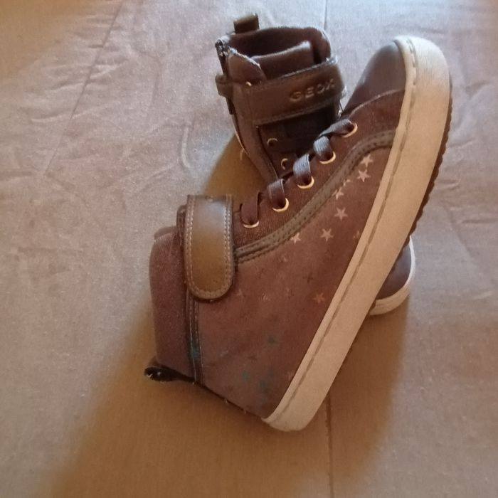 Sapatilha castanha/dourada Geox