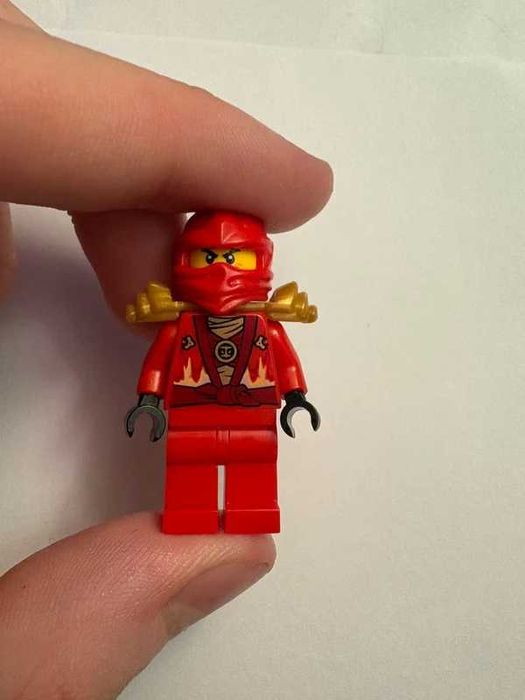 Oryginalna figurka lego ninjago - Kai - sezon 3 w złotej zbroi