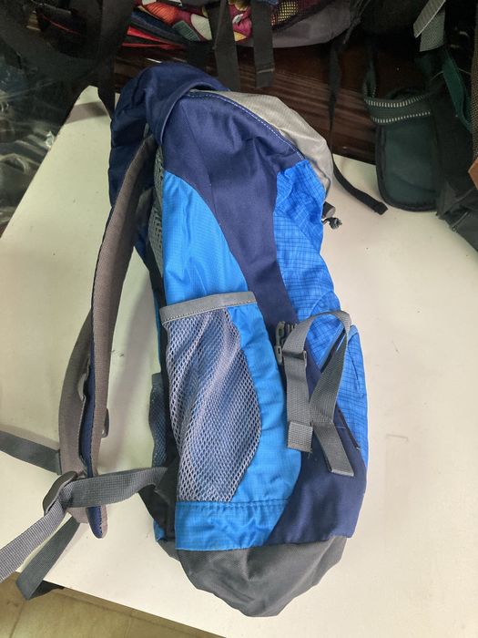 Mochila Deuter azul pequena