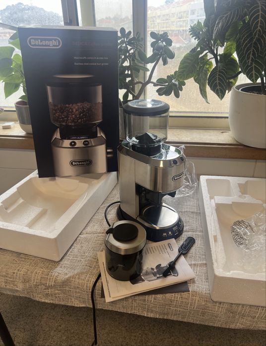 Moinho de Café DELONGHI KG521.M
