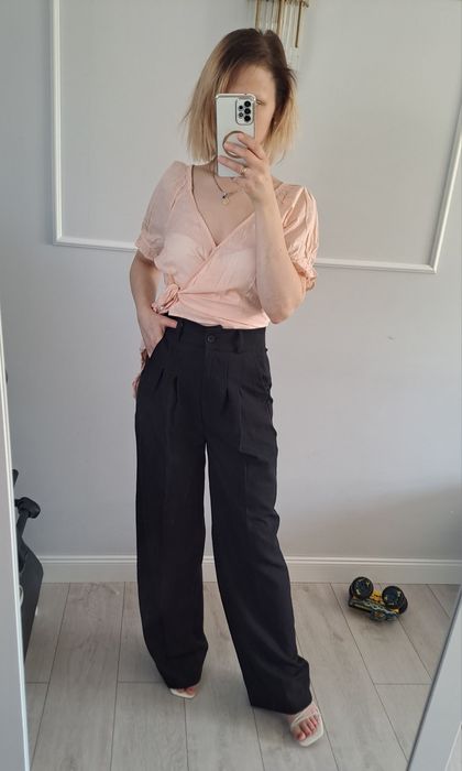 Czarne eleganckie spodnie na kant 36