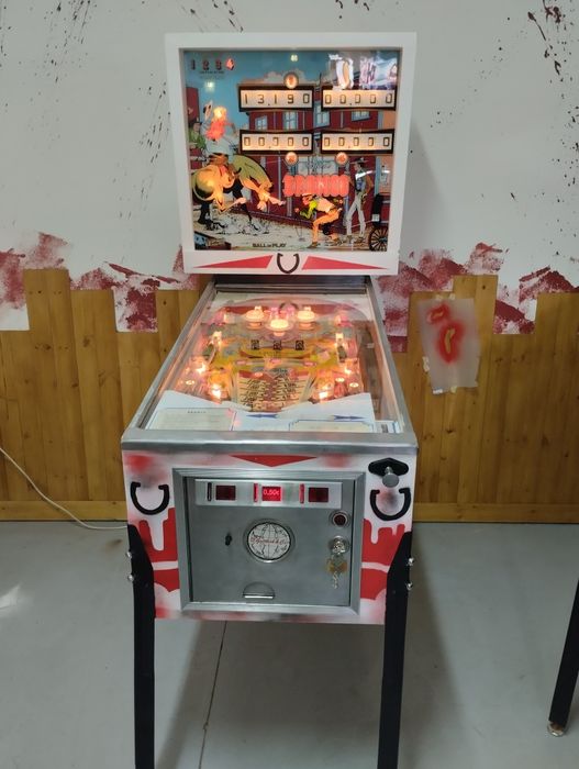 Pinball máquina de flipper o Bronco