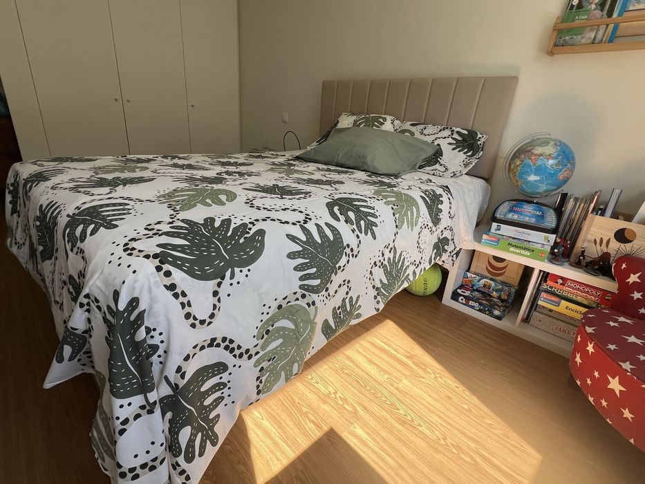 Cama nova com estrabdo e colchao 140x200