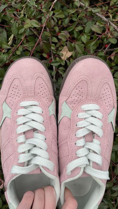 Кеди Reserved з контрастними елементами