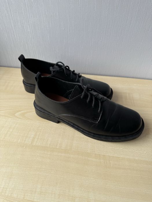 Жіночі туфлі.