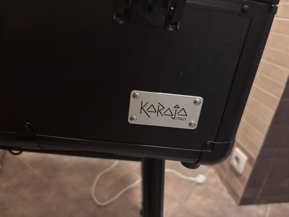 Mobilna walizka kufer kosmetyczny Karaja