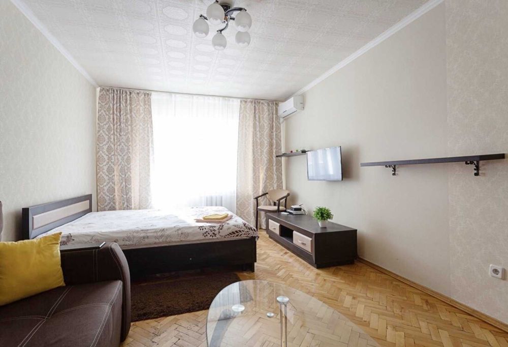 Тихий центр, Печерськ // Лавра.