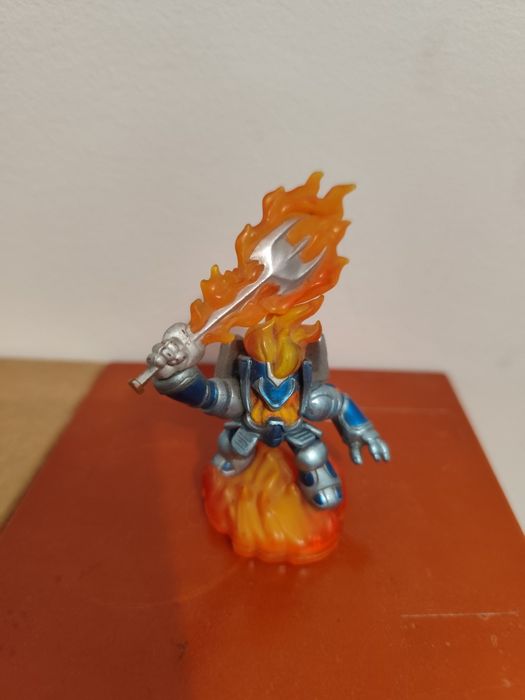 4 Skylanders Figures64738476102530121