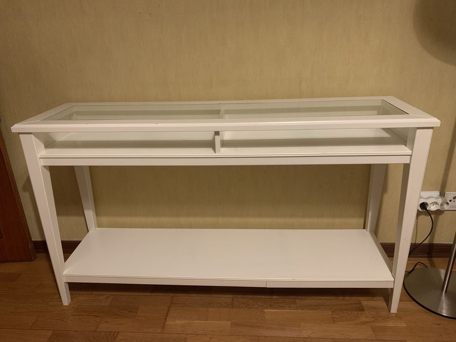 Consola branca Liatorp da IKEA