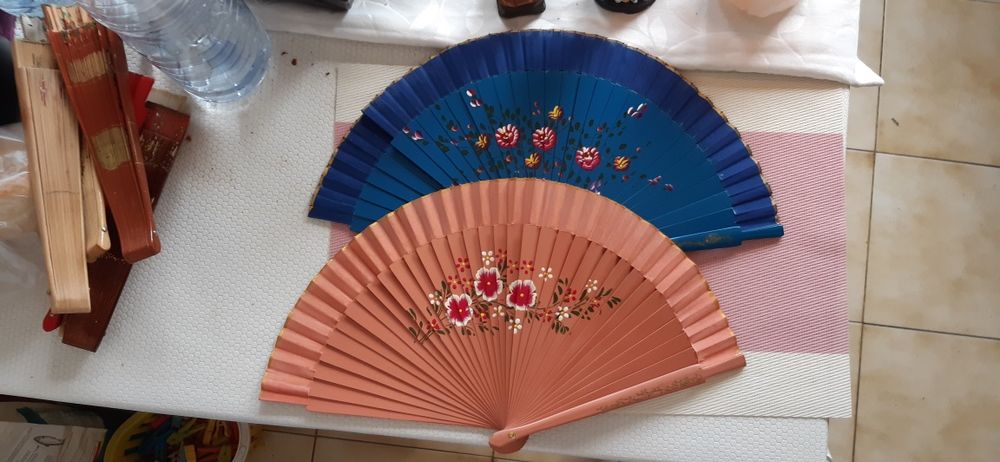 Leques diversos em madeira