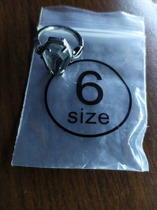 Modny pierścionek - nowy