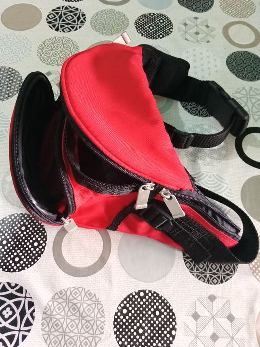 Bolsa de cintura vermelha