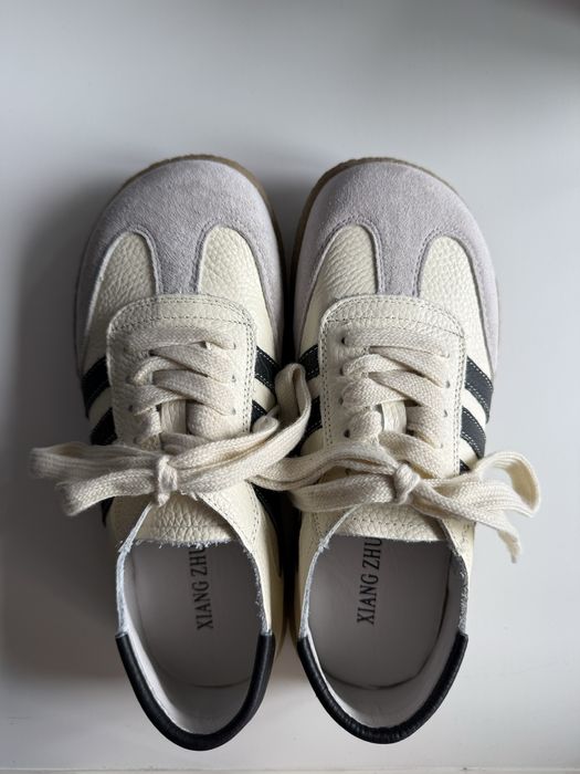 Кеди біло-сірі анатомічні замшеві кросівки barefoot