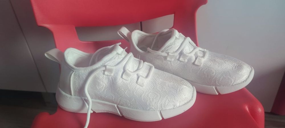 Buty świecące sneakersy adidas rozmiar 30