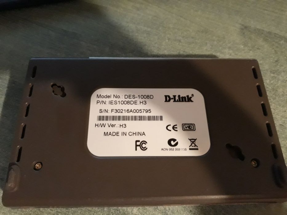 Коммутатор свитч роутер на 8 портов D-Link DES-1008D с блоком питания