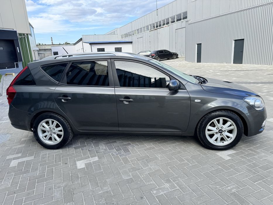 Kia Ceed 2011 года 1,6 crdi