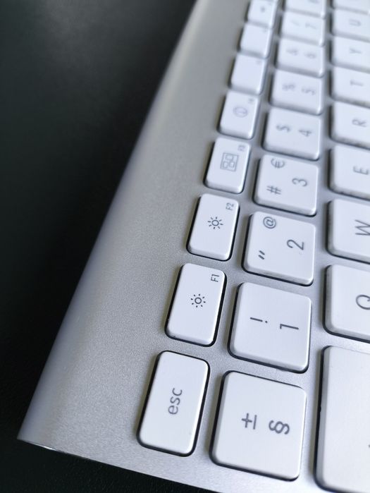 Apple Bluetooth Keyboard with AA Batteries64284595551489122