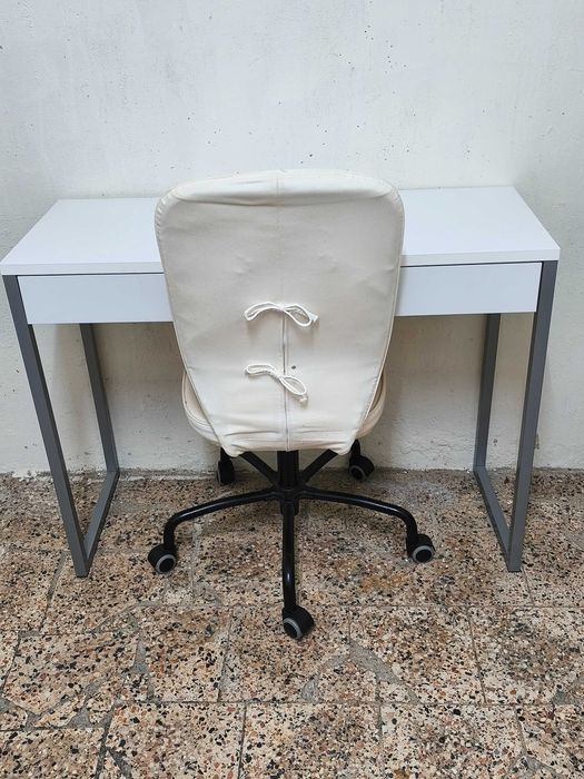 Secretária e cadeira