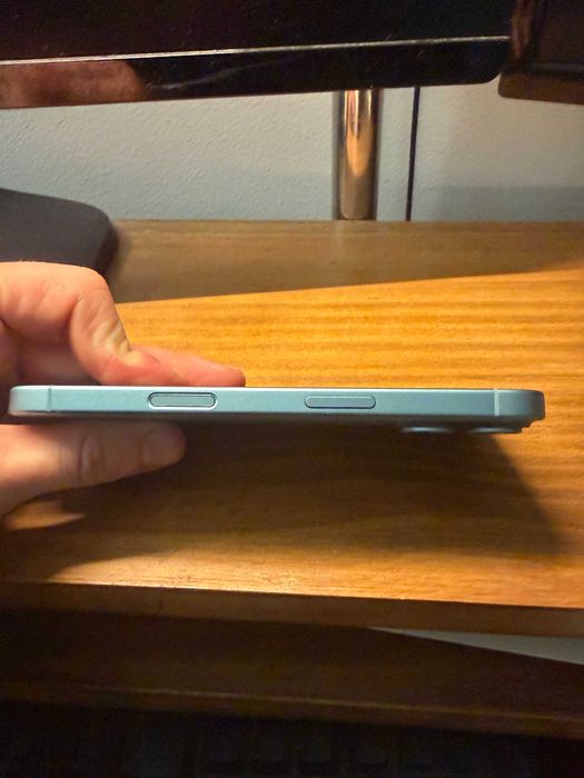 iPhone 16 256Gb - 97% Bateria - Verde Azulado 1 Risco apenas