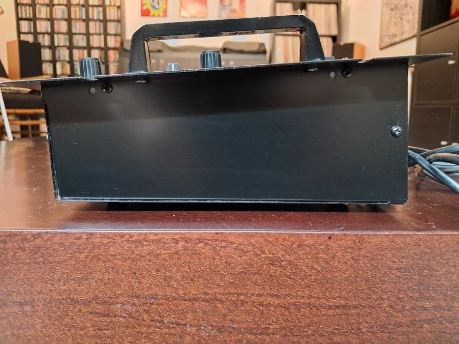 Mesa de mistura Dj analógica Monacor MPX 7500 com 4 canais