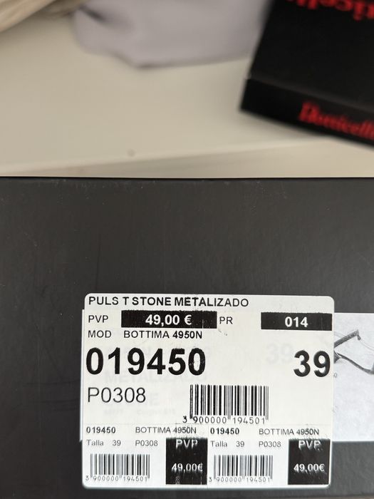 Srebrne buty na obcasie