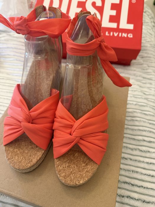 Продам  сандали UGG