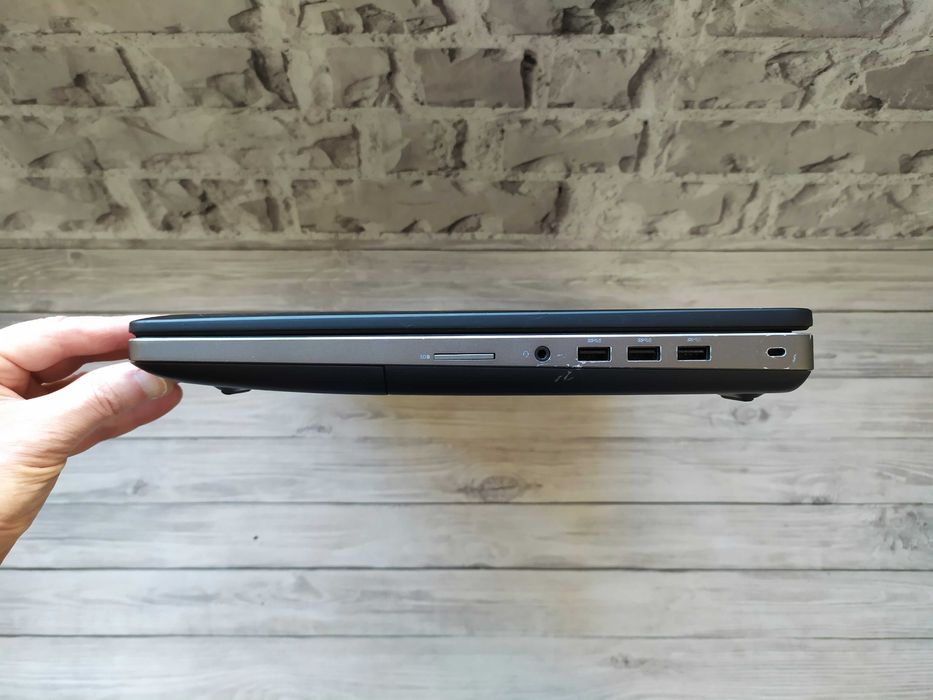 Dell Precision 7710 17.3" FHD i7-6820HQ/16GB/250GB/Nvidia M3000M 4GB