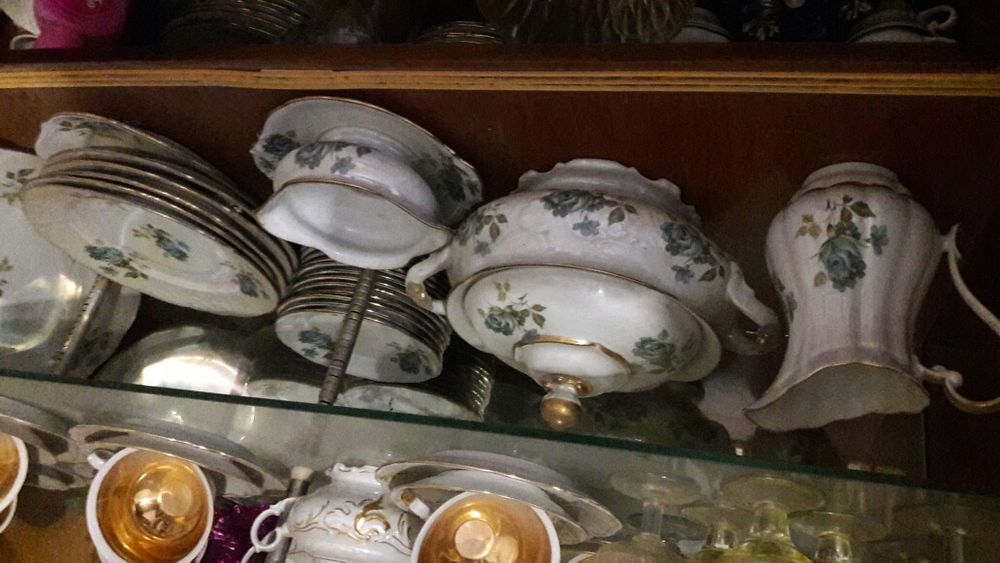 Продаём сервиз столовый на 8персон.