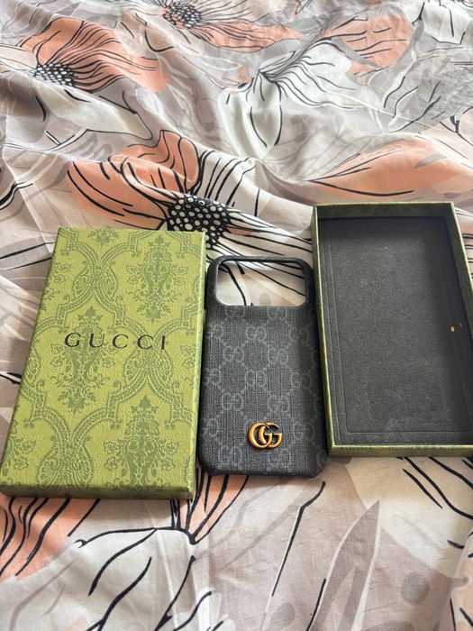 Etuja iphone 17 pro  gucci