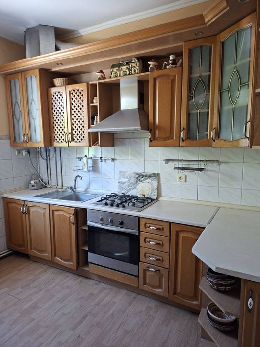 Продам кухню дубову разом з технікою