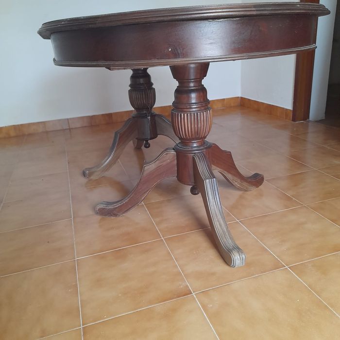 Mesa antiga e 6 cadeiras