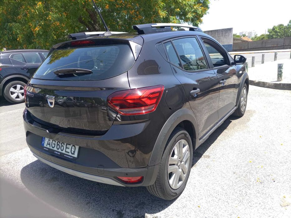 Sandero Stepway de 2021, usado como novo.