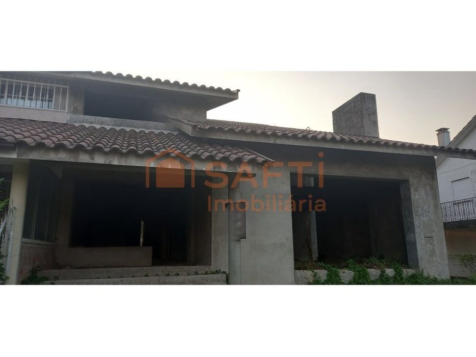 Casa geminada em construção