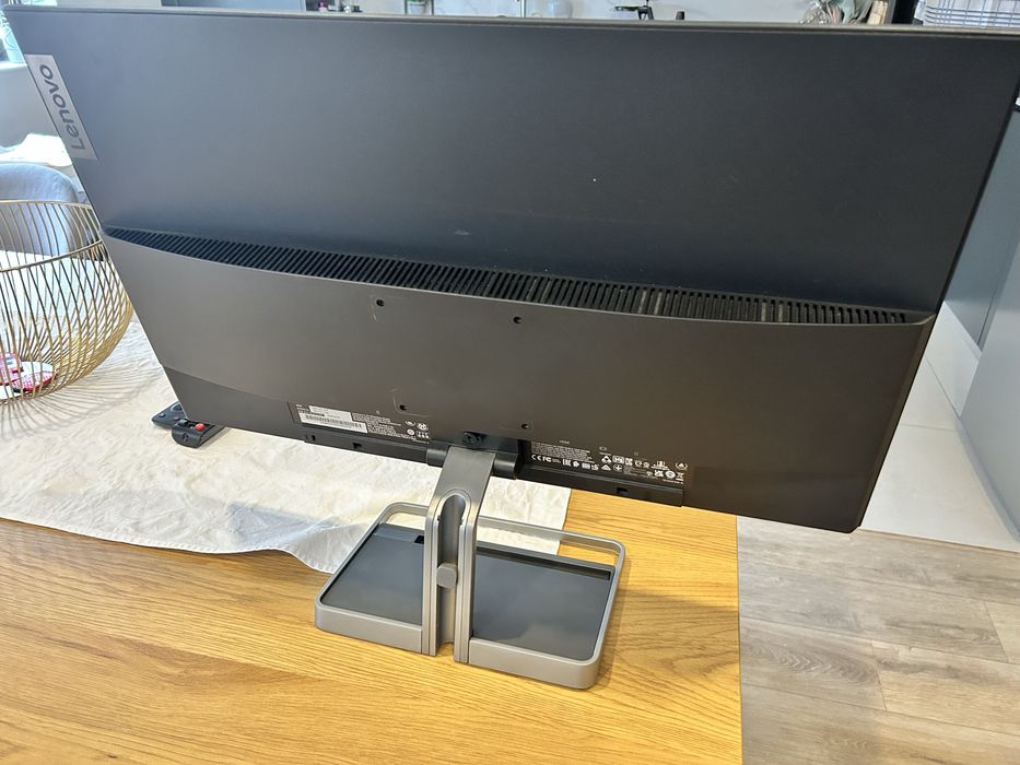 Ecrã Lenovo 27pol.