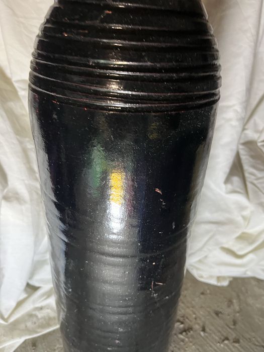 Jarrao preto com medidas