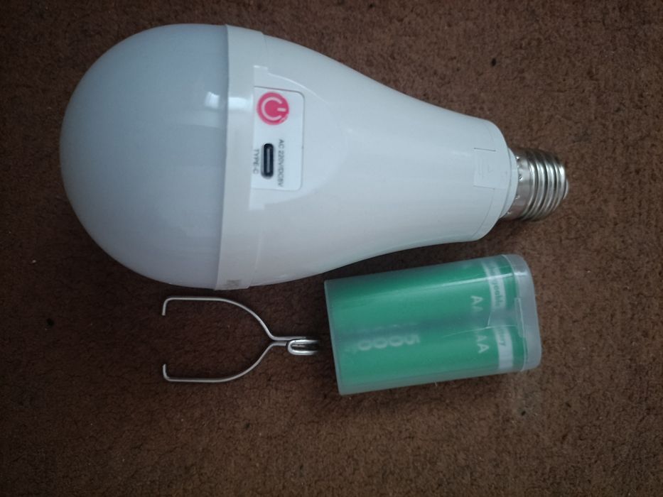 Аварійні лампочки 20вт резервне освітлення з акумуляторами