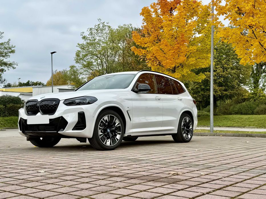 BMW iX3      2023