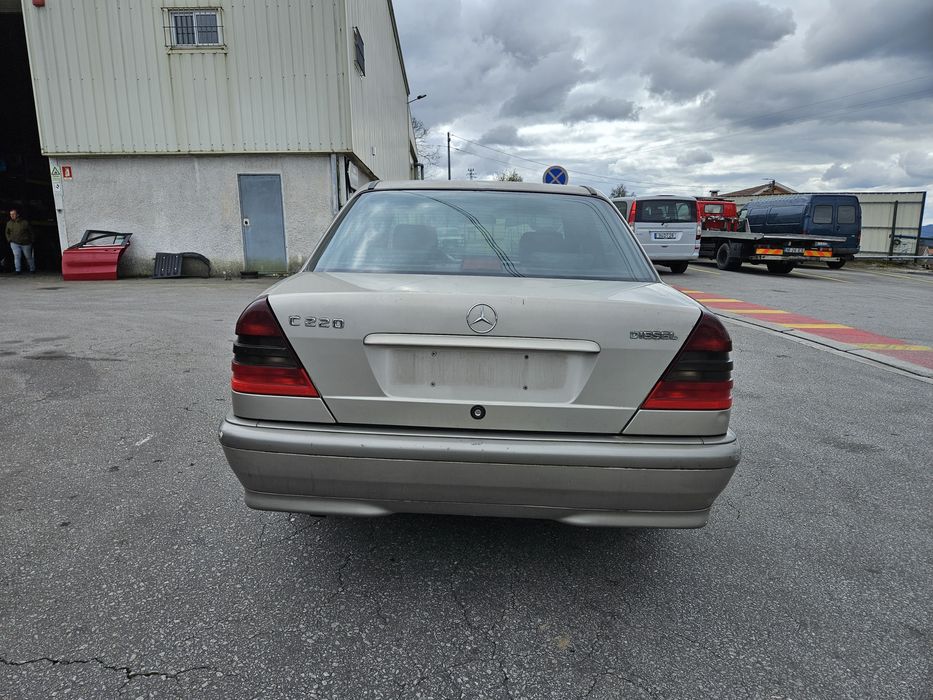 Mercedes-Benz W202 Classic C 220 Diesel de 1997 para peças