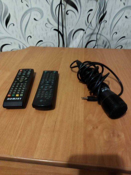 DVD-плеєр з функцією КАРАОКЕ та Система домашнього кінотеатру.