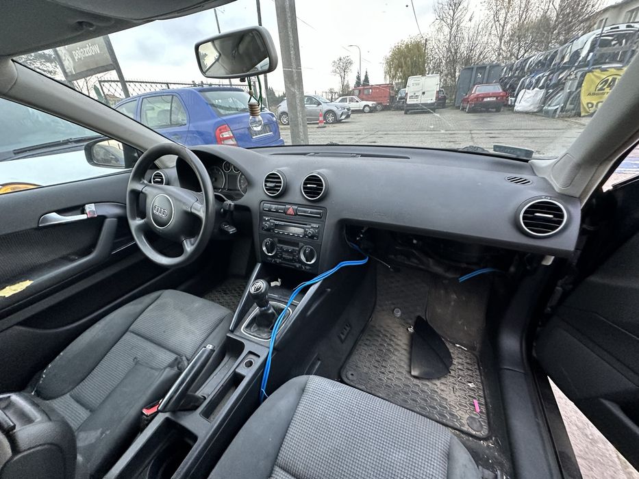 Konsola Audi A3 8P Deska rozdzielcza A38P
