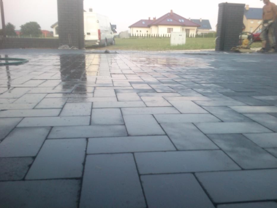 Brukarstwo - układanie kostki brukowej Bobcat Usługi
